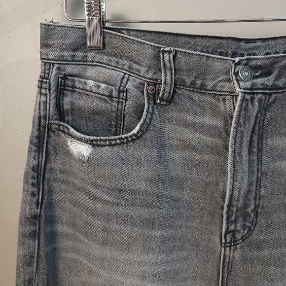 American Eagle EUC Gray Wash 100% COTTON Distressed High Rise Mom Jeans SIZE 10 - Picture 3 of 11